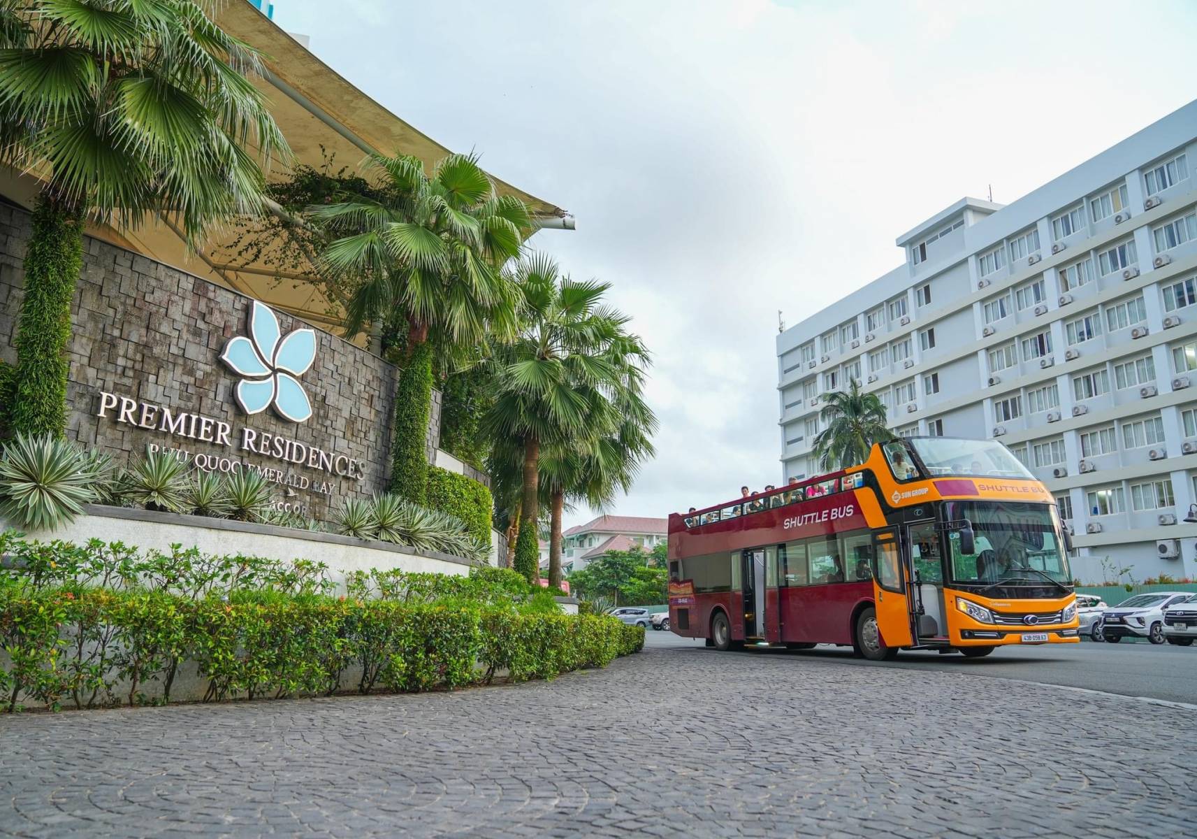 サンセットタウンへのバス & バギーサービス - Premier Residences Phu